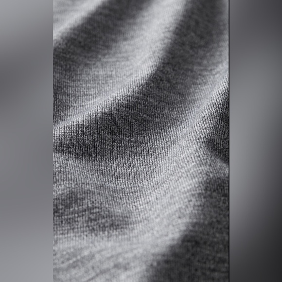 Fabletics “Grey” The Front Row Tee - Picture 3 of 7